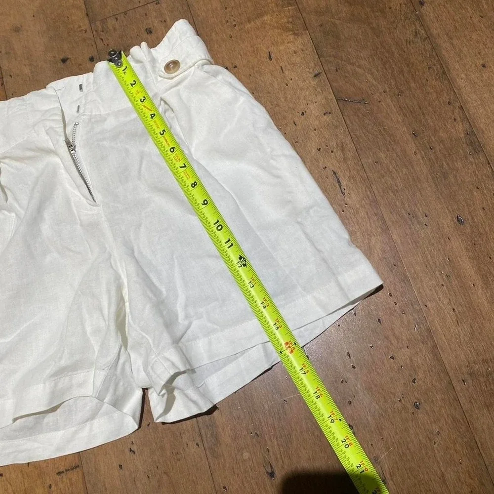 New York & Company White shorts with zipper detail Size S